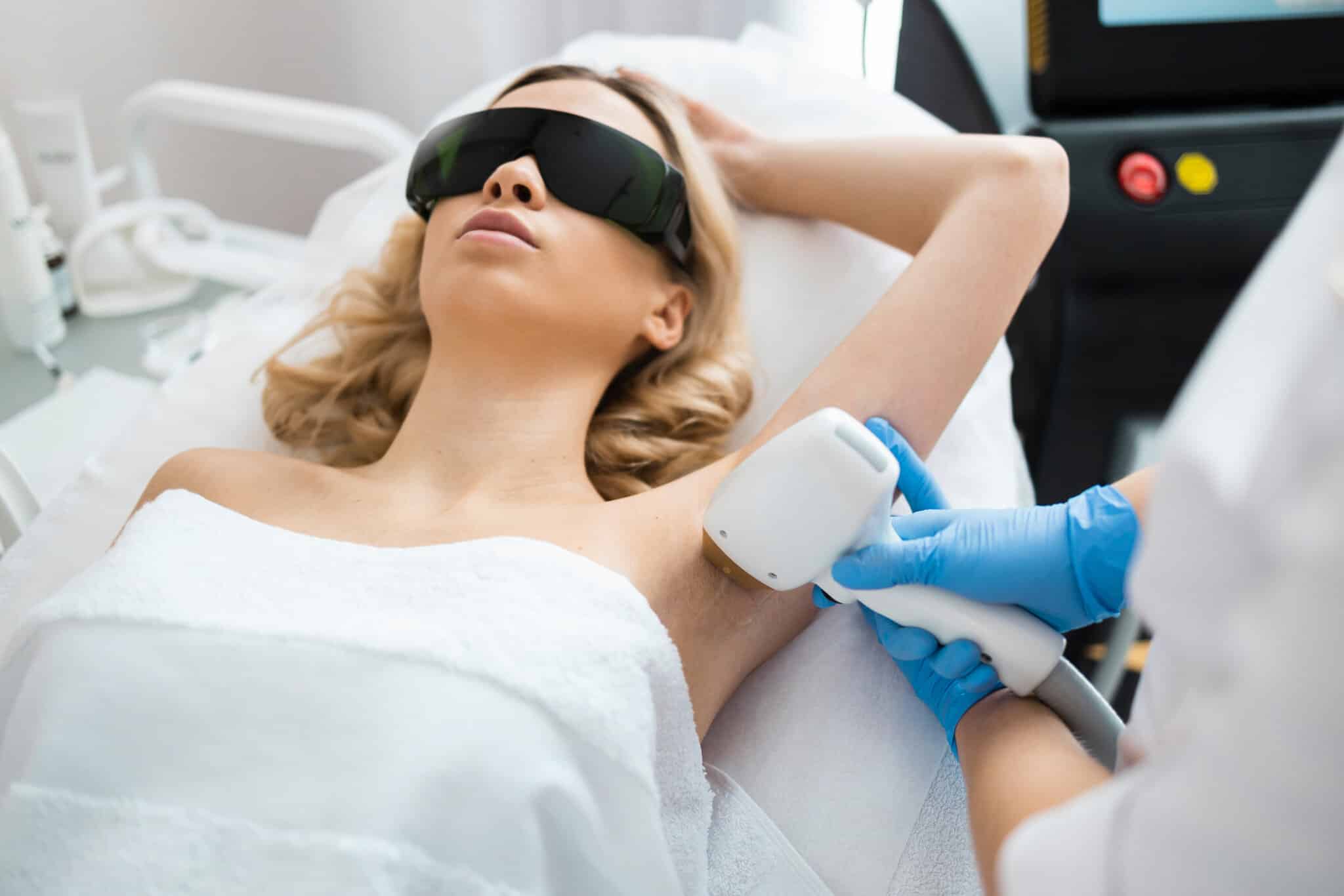 Read more about the article Vse, kar morate vedeti o laserskem odstranjevanju dlak